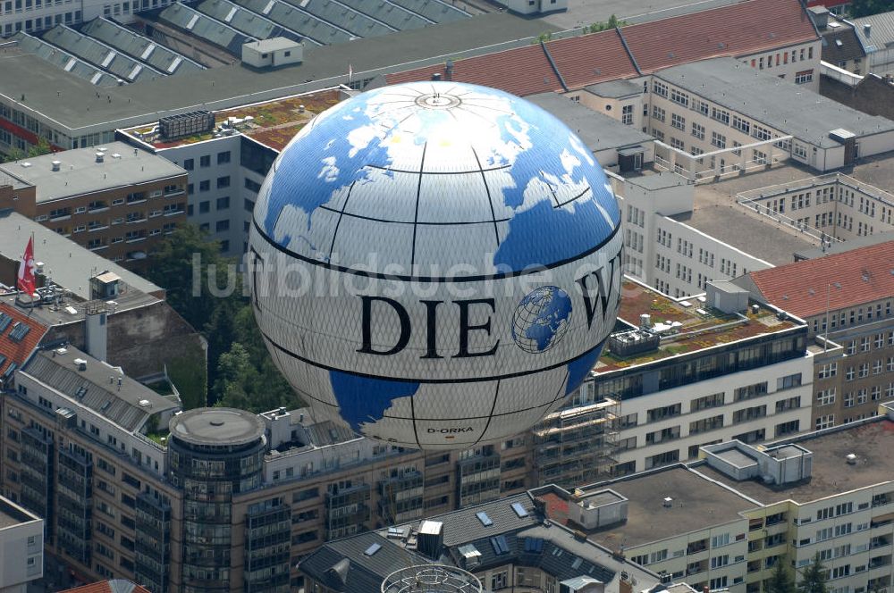 Luftaufnahme Berlin - WELT-Ballon in Berlin - Mitte