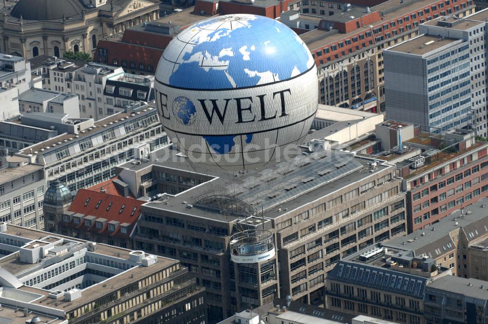 Luftaufnahme Berlin - WELT-Ballon in Berlin - Mitte