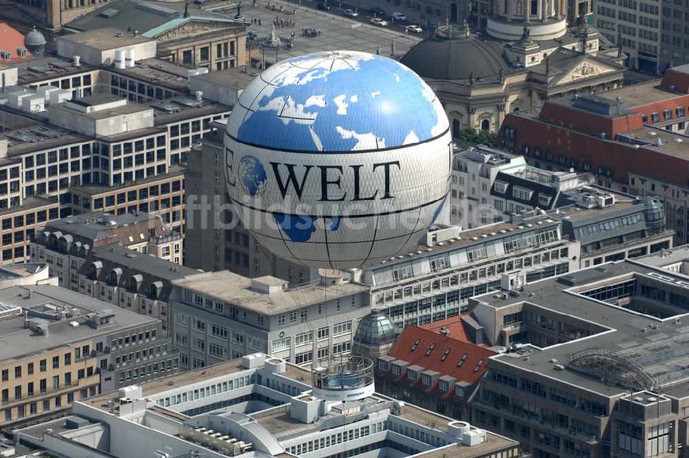 Luftbild Berlin - WELT-Ballon in Berlin - Mitte