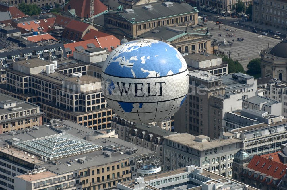 Luftaufnahme Berlin - WELT-Ballon in Berlin - Mitte