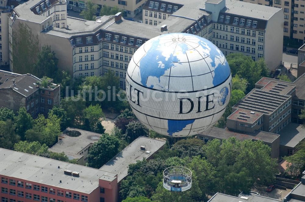 Luftaufnahme Berlin - WELT-Ballon in Berlin - Mitte