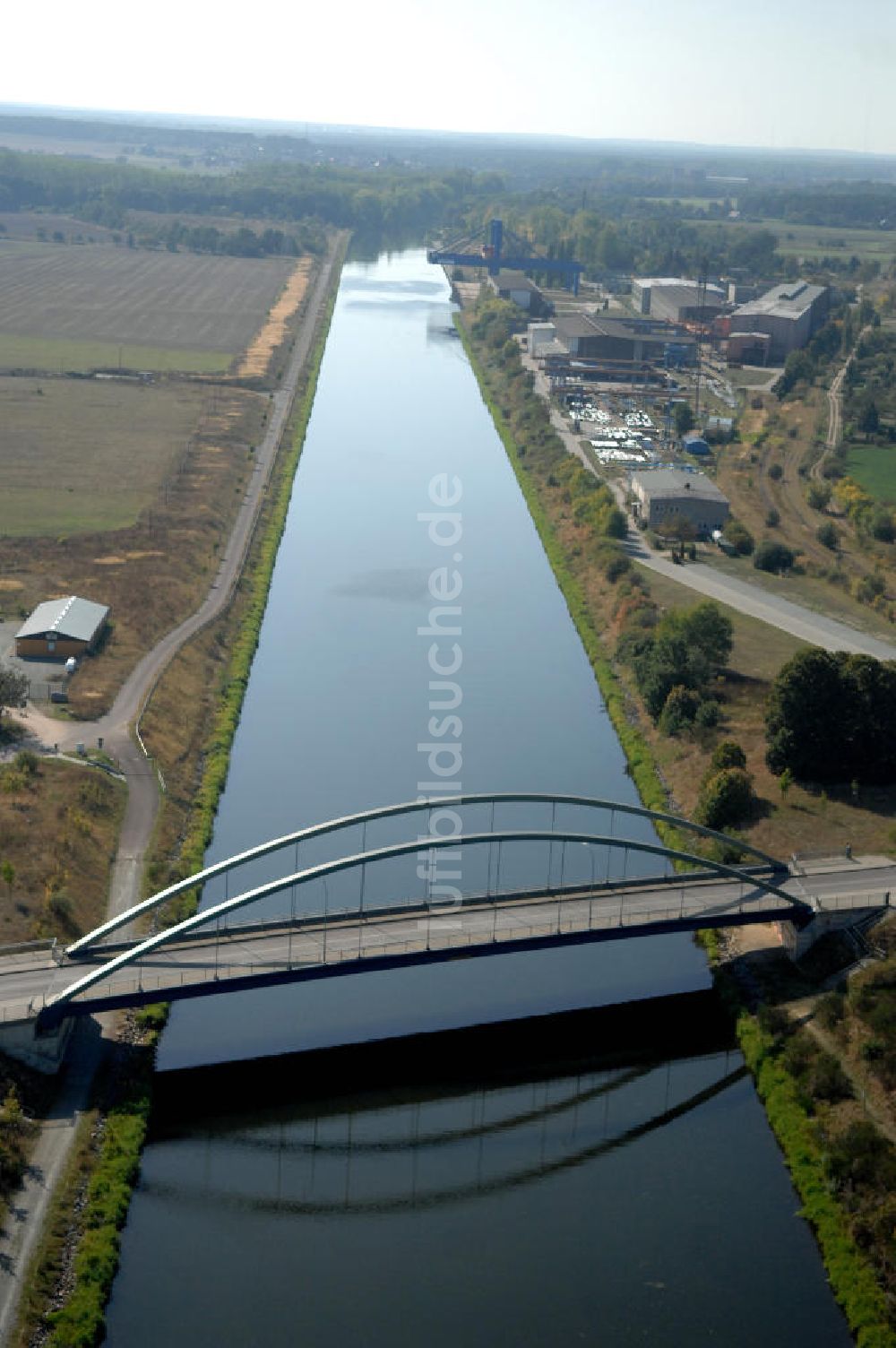 Parey aus der Vogelperspektive: Werder Brücke in Parey