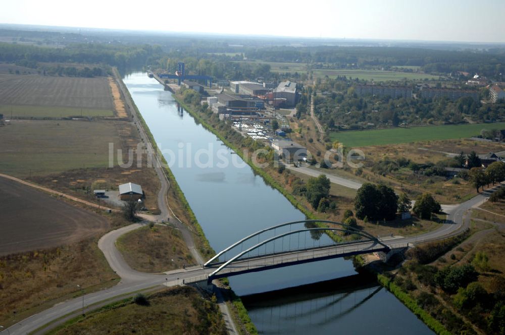 Luftbild Parey - Werder Brücke in Parey