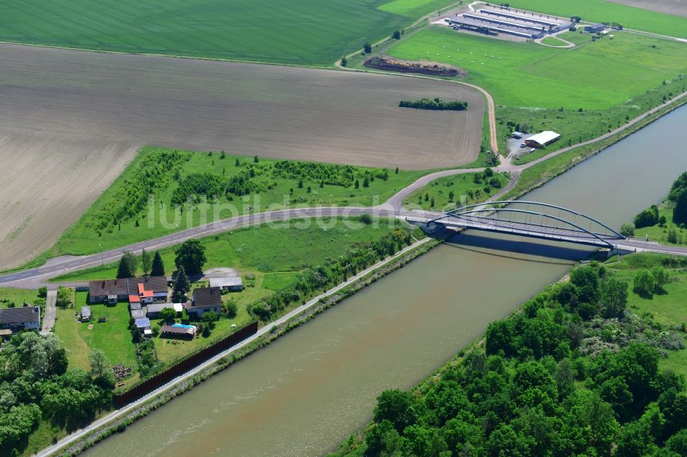 Luftaufnahme Parey - Werder Straßenbrücke und Ablagerungsfläche in Parey im Bundesland Sachsen-Anhalt