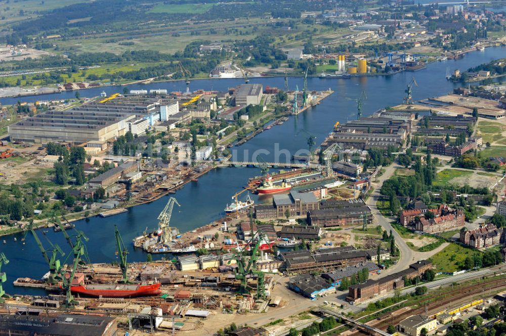 Luftbild Danzig / Gdansk - Werft Danzig AG und Geschäftsviertel Young City am Hafen von Danzig, Polen