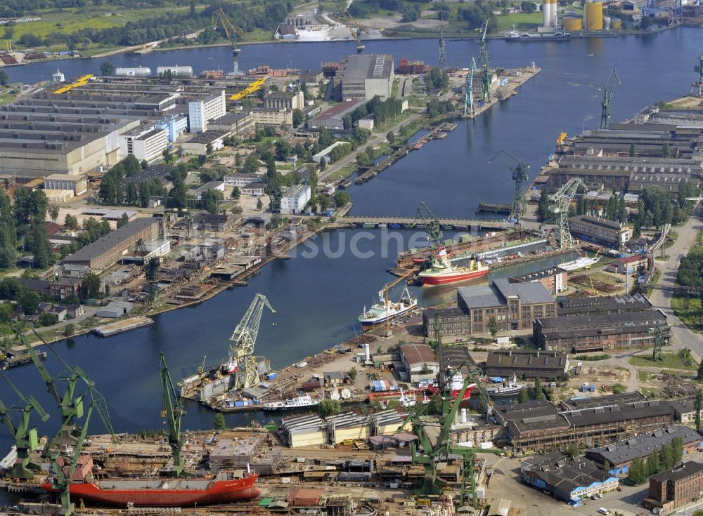 Danzig / Gdansk von oben - Werft Danzig AG und Geschäftsviertel Young City am Hafen von Danzig, Polen