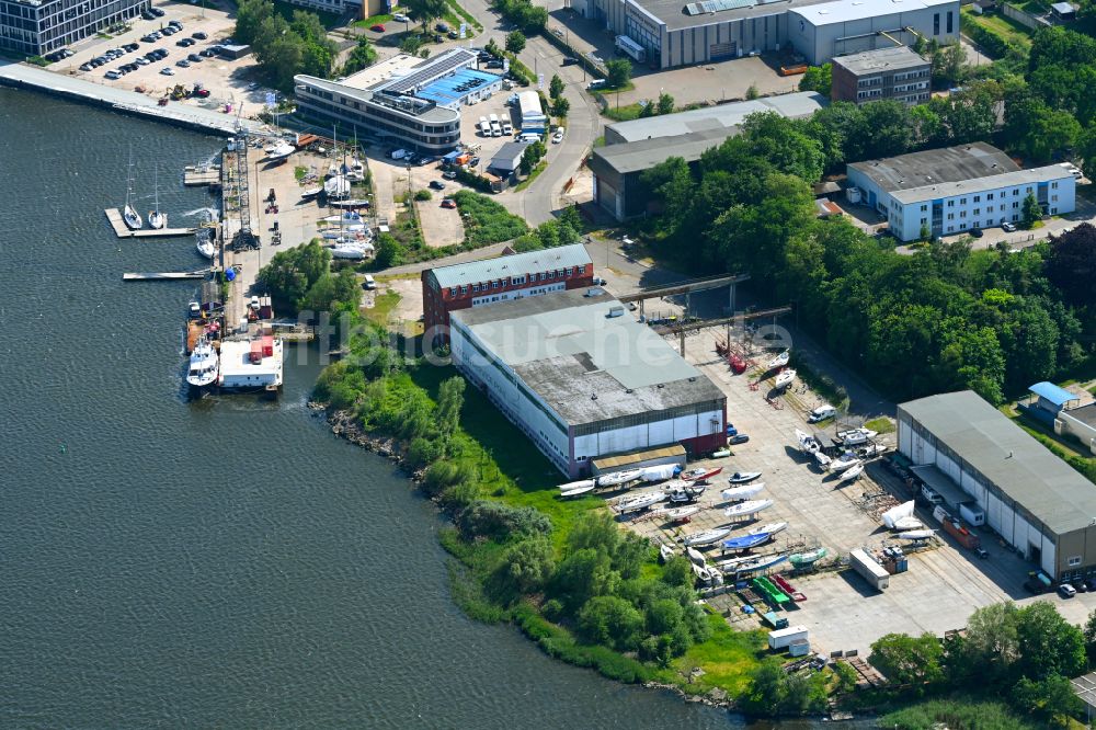 Luftaufnahme Rostock - Werftgelande der Yachtservice Pohl GmbH in Rostock im Bundesland Mecklenburg-Vorpommern, Deutschland