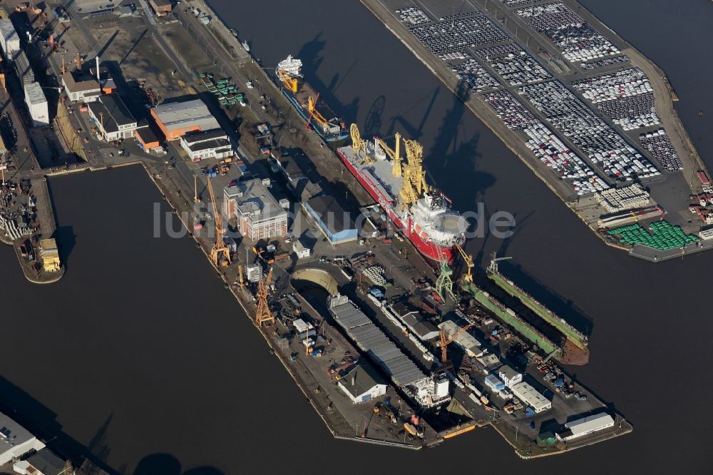 Luftbild Bremerhaven - Werftgelände der Lloyd Werft an der Brückenstraße im Überseehafen in Bremerhaven im Bundesland Bremen