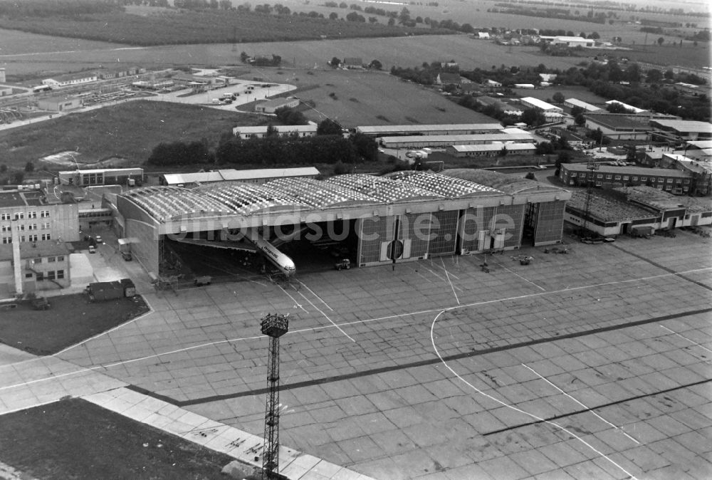 Schönefeld aus der Vogelperspektive: Werftgelände des luftfahrtechnischen Betriebes der DDR- Fluggesellschaft INTERFLUG in Schönefeld im Bundesland Brandenburg, Deutschland