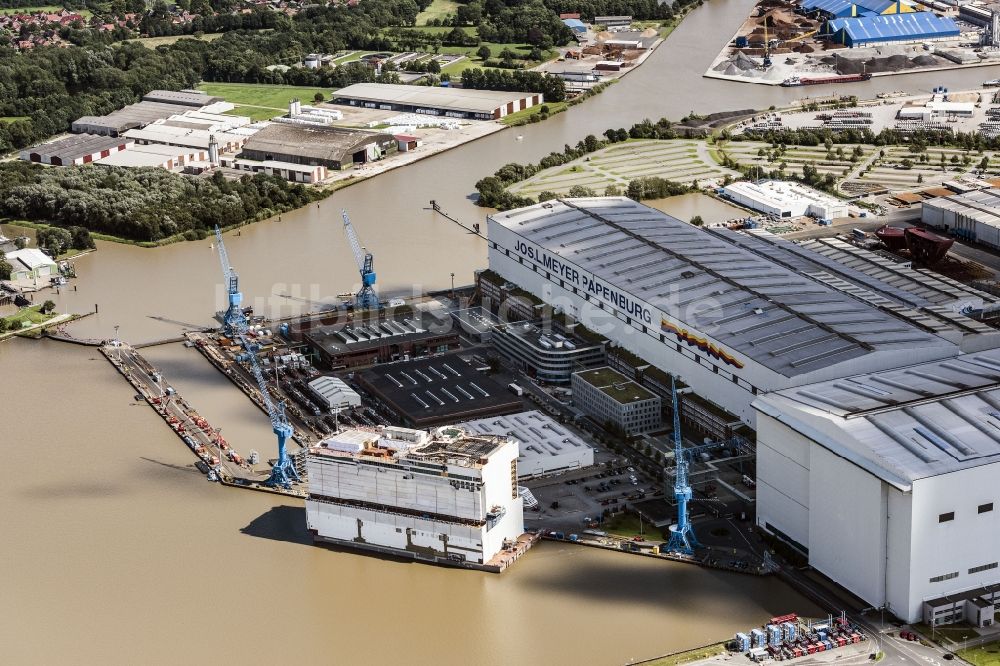 Luftaufnahme Papenburg - Werftgelände der Meyer Werft in Papenburg im Bundesland Niedersachsen, Deutschland