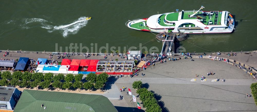 Luftbild Düsseldorf - Werftgelände der Rheinwerft am Rhein in Düsseldorf im Bundesland Nordrhein-Westfalen