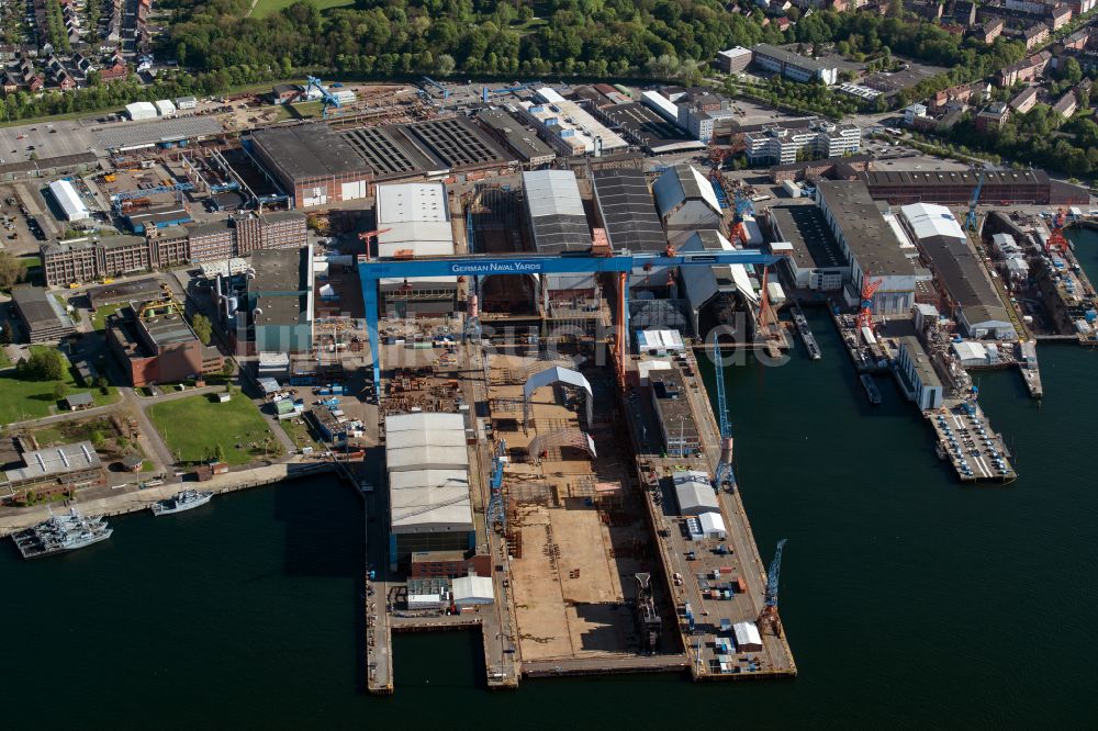 Kiel aus der Vogelperspektive: Werftgelände der Schiffswerft thyssenkrupp Marine Systems GmbH in Kiel im Bundesland Schleswig-Holstein, Deutschland