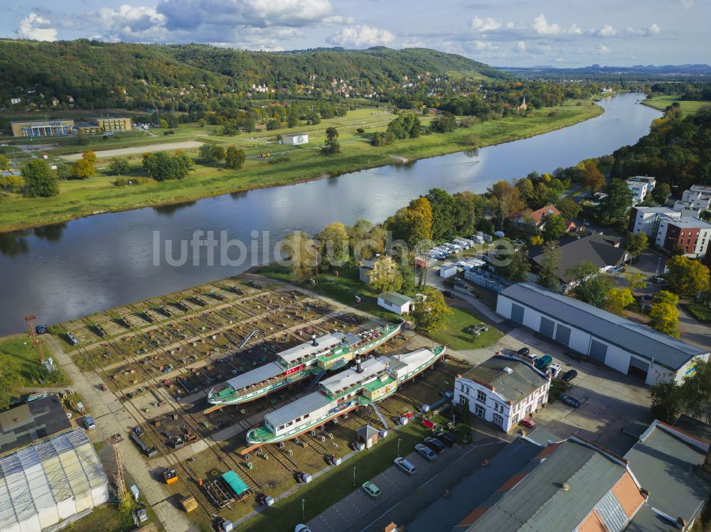 Dresden von oben - Werftgelände der Schiffswerft am Ufer der Elbe in Dresden im Bundesland Sachsen, Deutschland