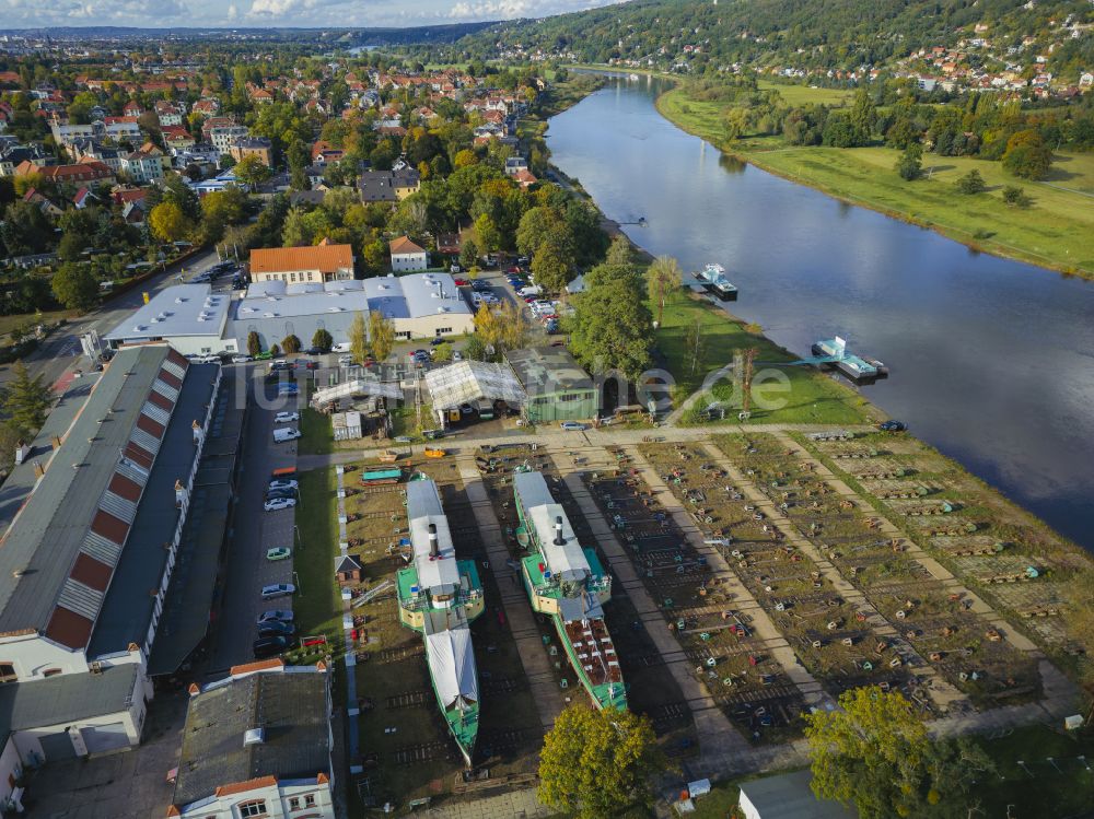 Luftbild Dresden - Werftgelände der Schiffswerft am Ufer der Elbe in Dresden im Bundesland Sachsen, Deutschland