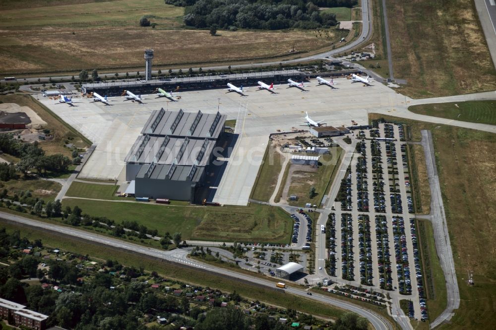 Luftaufnahme Hamburg - Werks- Flugplatz der Airbus Deutschland GmbH in Hamburg-Finkenwerder