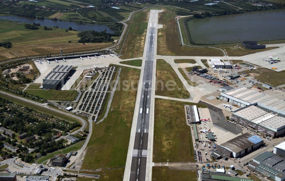 Hamburg von oben - Werks- Flugplatz der Airbus Deutschland GmbH in Hamburg-Finkenwerder