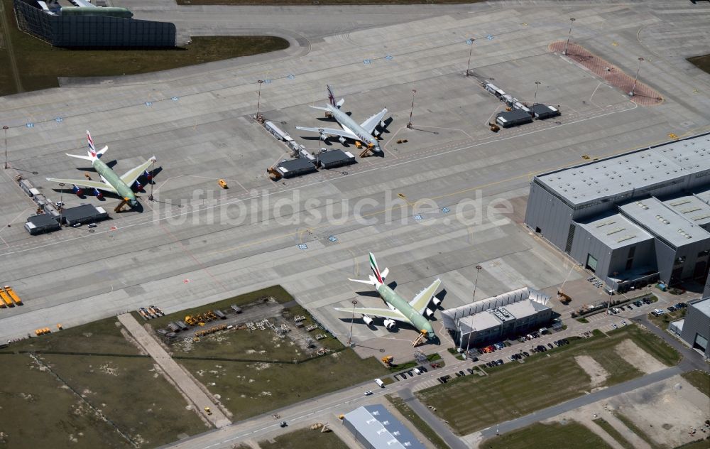 Luftbild Hamburg - Werks- Flugplatz der Airbus Deutschland GmbH in Hamburg-Finkenwerder