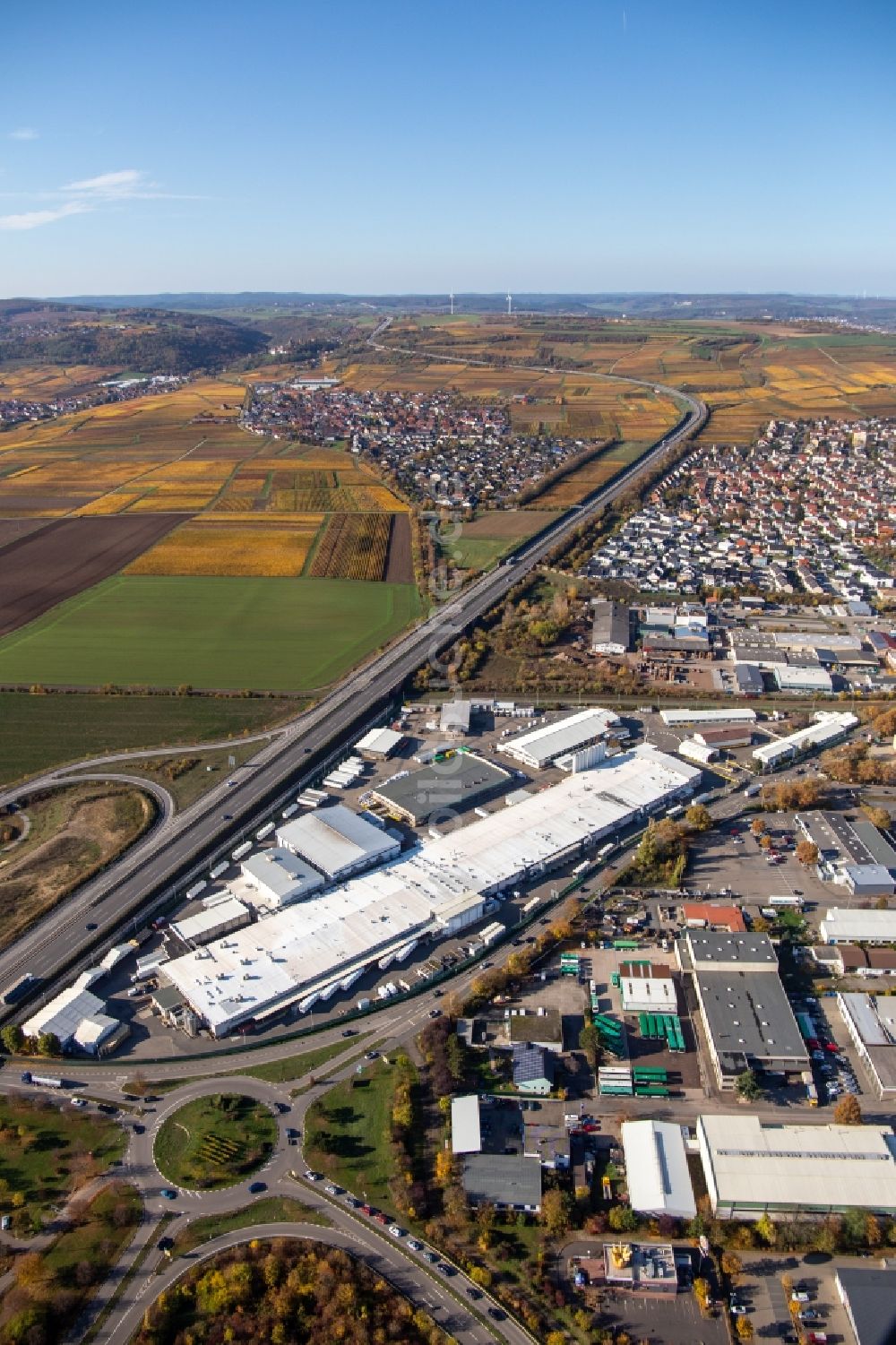 Grünstadt aus der Vogelperspektive: Werksgelände der Aafes Europa in Grünstadt im Bundesland Rheinland-Pfalz, Deutschland