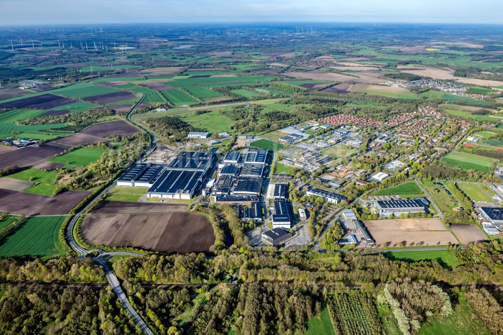 Stade aus der Vogelperspektive: Werksgelände Airbus Deutschland GmbH im Ortsteil Ottenbeck in Stade im Bundesland Niedersachsen, Deutschland