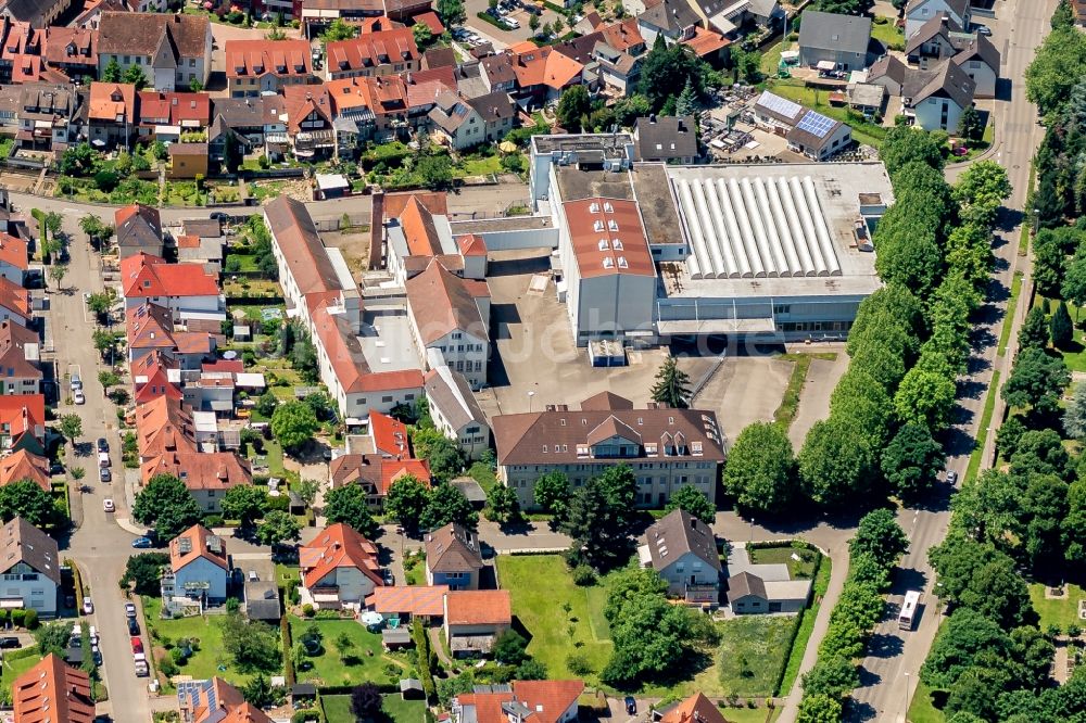 Kenzingen aus der Vogelperspektive: Werksgelände der alten Fabrik an der Kaiserstraße in Kenzingen im Bundesland Baden-Württemberg, Deutschland