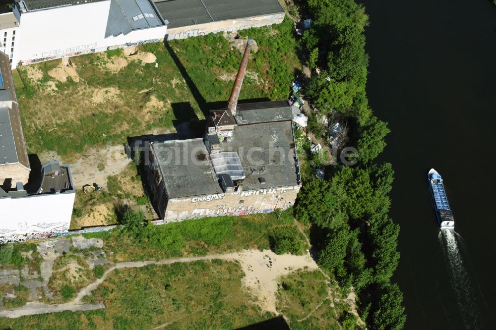 Berlin von oben - Werksgelände der alten Fabrik der Norddeutschen Eiswerke AG, einer Berliner Eisfabrik in der Köpenicker Str. in Berlin, Deutschland