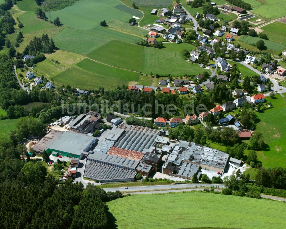 Uschertsgrün von oben - Werksgelände der alten Fabrik in Schauenstein im Bundesland Bayern, Deutschland