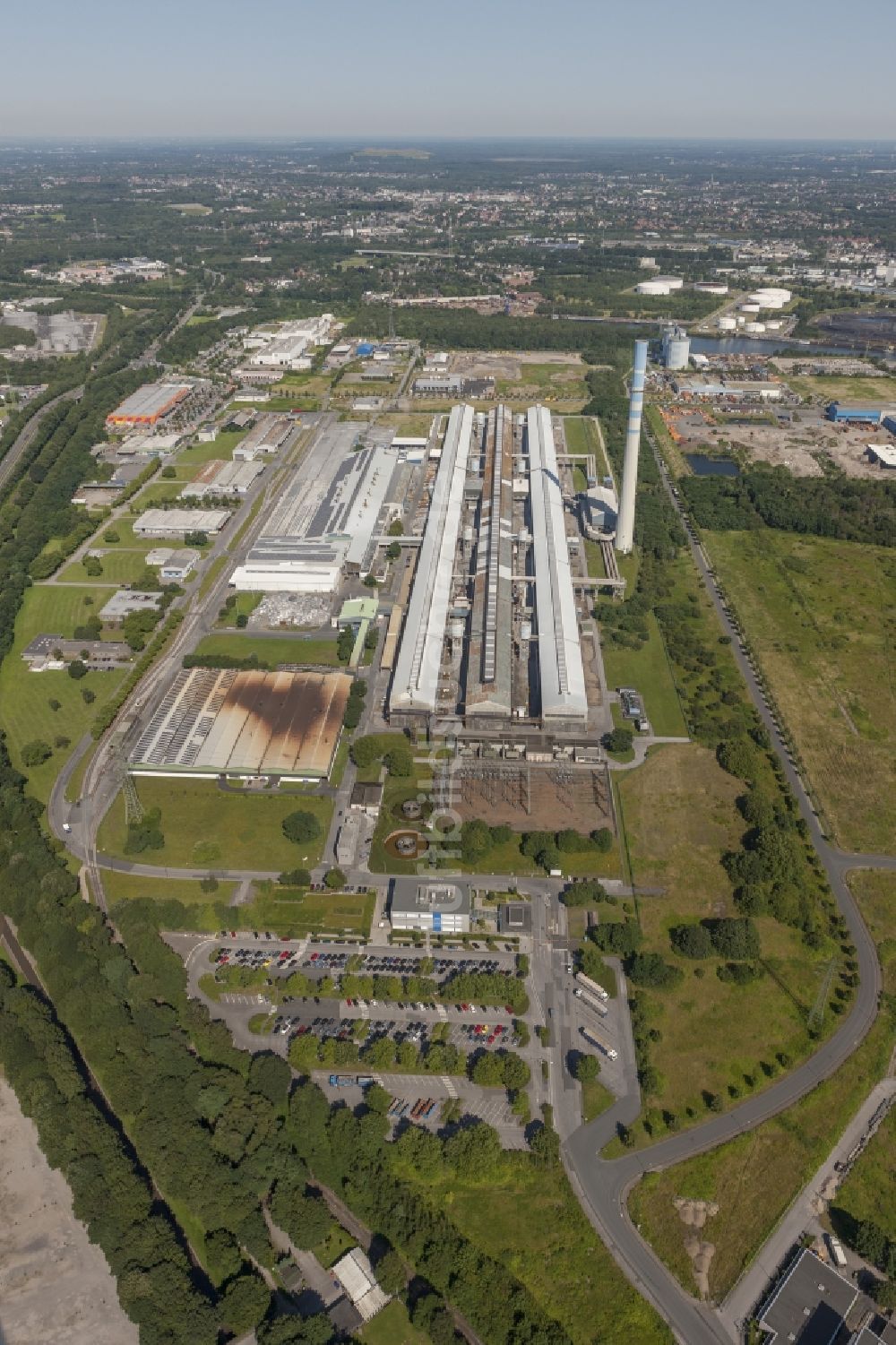 Essen aus der Vogelperspektive: Werksgelände der Aluminium - Hütte der TRIMET ALUMINIUM AG an der Aluminiumallee in Essen im Bundesland Nordrhein-Westfalen NRW