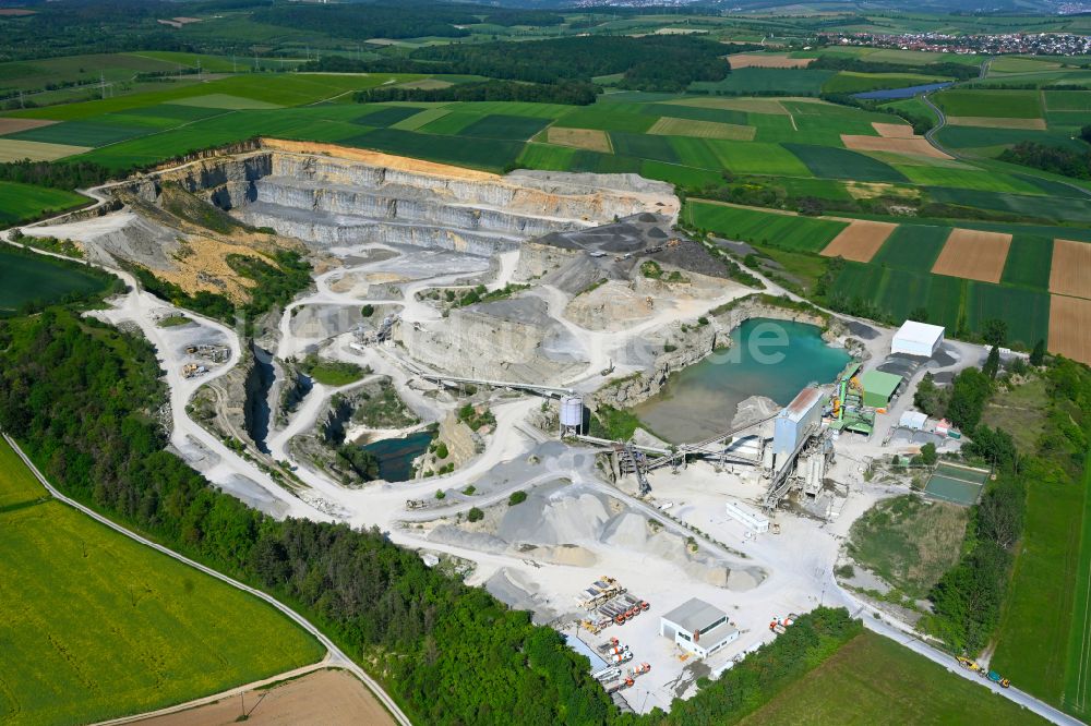 Waldbüttelbrunn aus der Vogelperspektive: Werksgelände der AMW | Asphaltmischwerk Rossbrunn in Waldbüttelbrunn im Bundesland Bayern, Deutschland