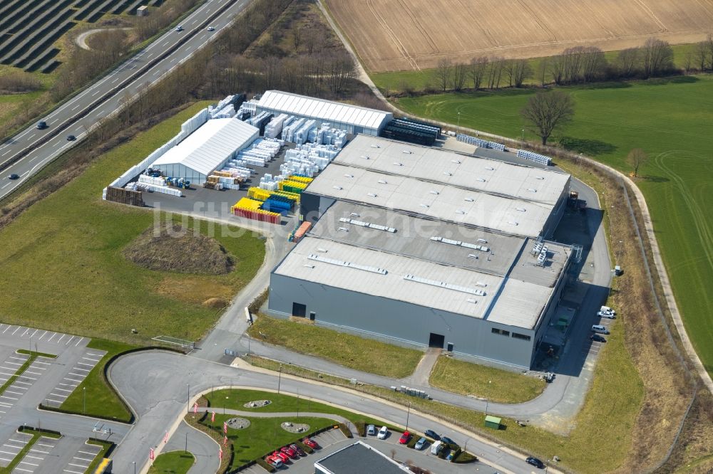 Meschede von oben - Werksgelände der AstroPlast Kunststofftechnik GmbH & Co. KG in Meschede im Bundesland Nordrhein-Westfalen, Deutschland