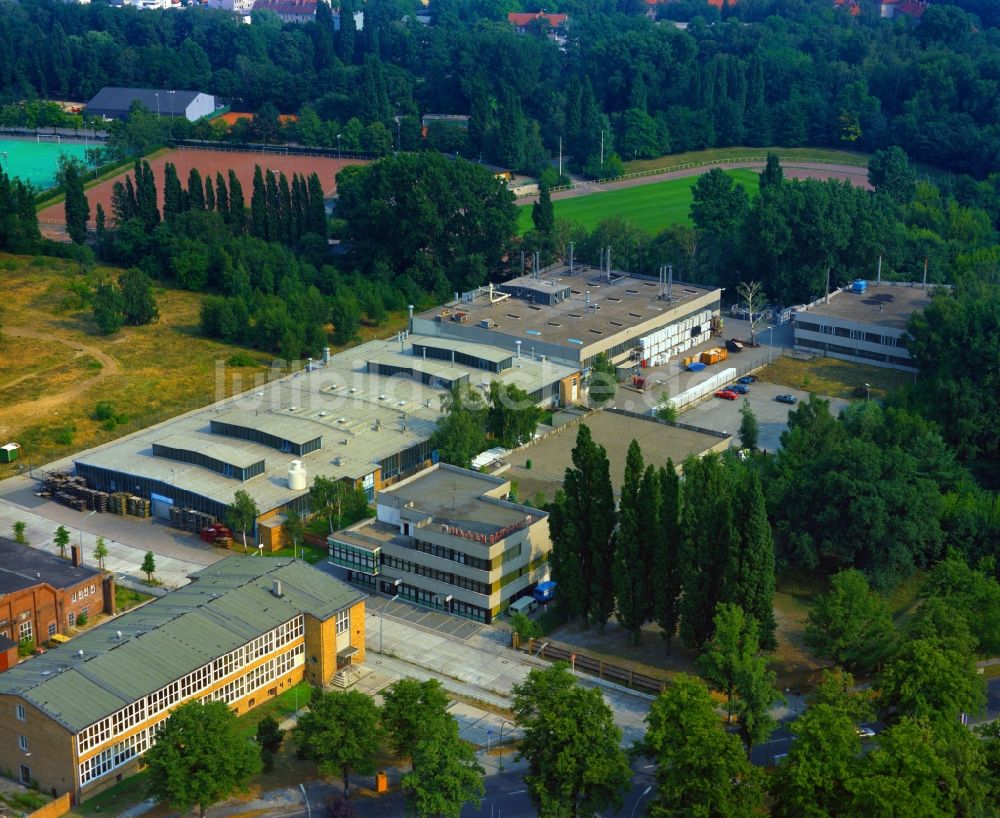 Berlin aus der Vogelperspektive: Werksgelände der BAV Hagen Batterie im Ortsteil Reinickendorf in Berlin, Deutschland