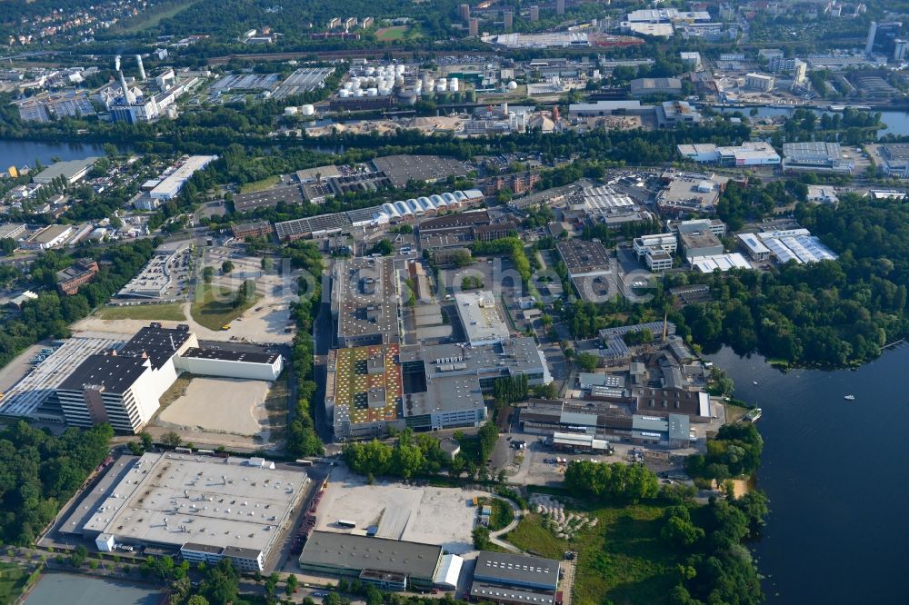 Berlin Spandau aus der Vogelperspektive: Werksgelände der Bayerische Motoren Werke / BMW AG Motorrad Werk Am Juliusturm in Berlin - Spandau