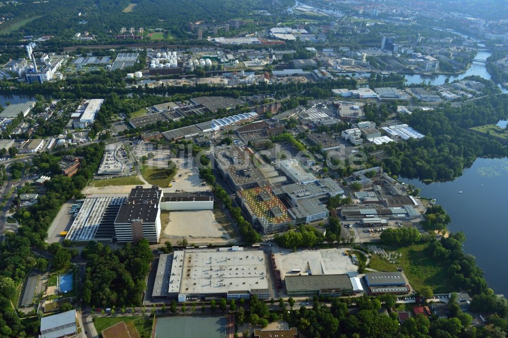 Berlin Spandau von oben - Werksgelände der Bayerische Motoren Werke / BMW AG Motorrad Werk Am Juliusturm in Berlin - Spandau