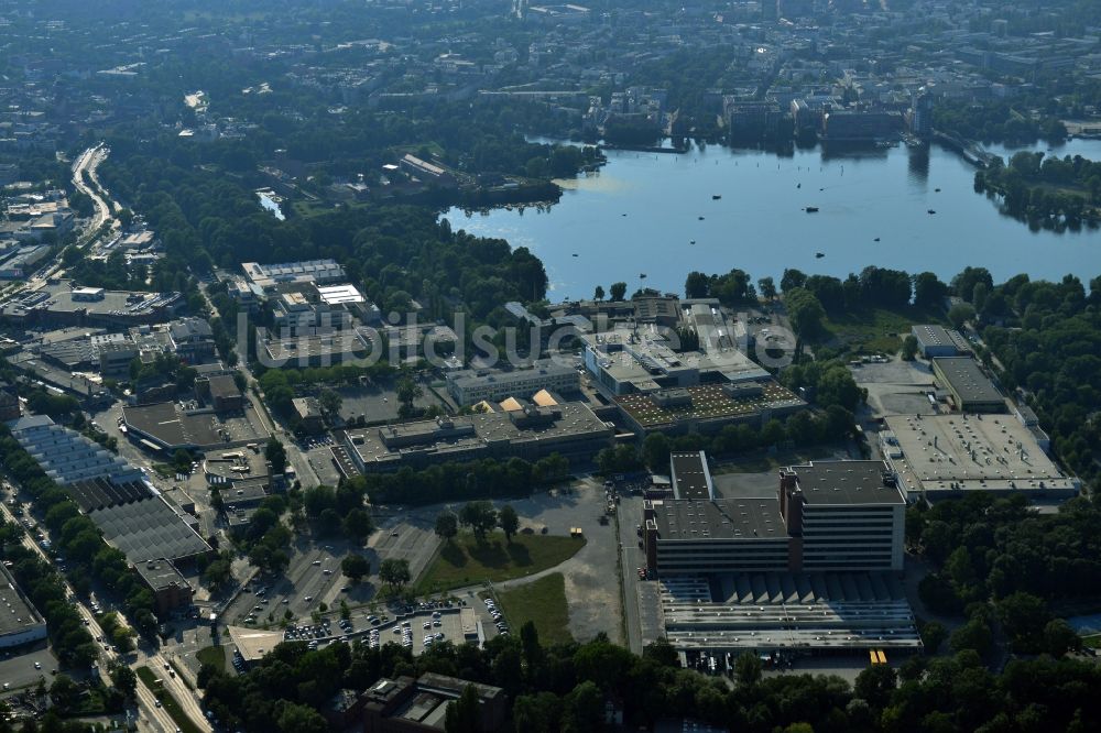 Luftaufnahme Berlin Spandau - Werksgelände der Bayerische Motoren Werke / BMW AG Motorrad Werk Am Juliusturm in Berlin - Spandau