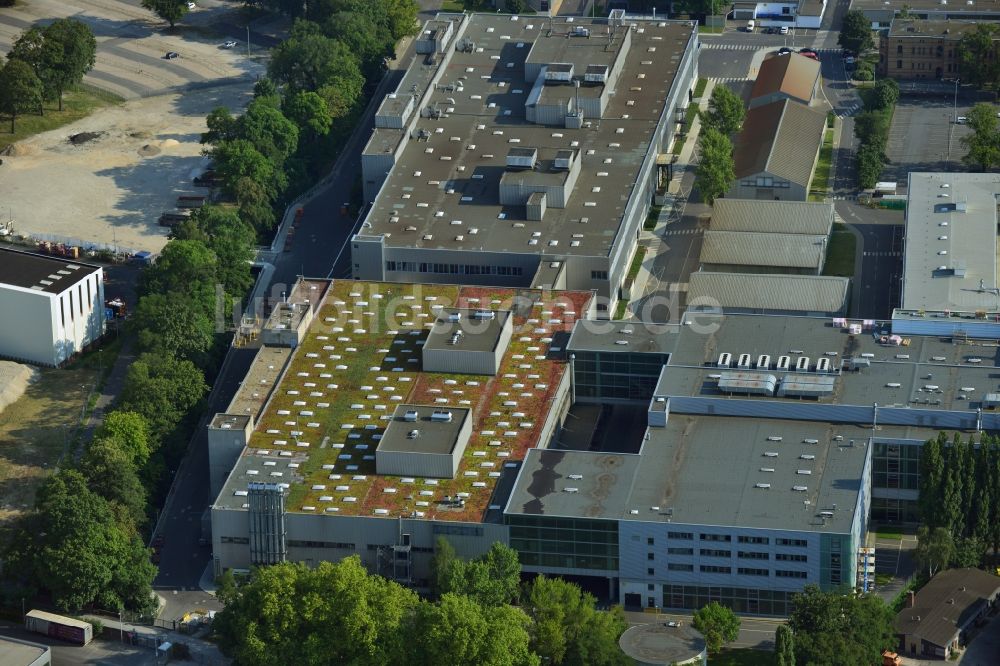 Berlin Spandau aus der Vogelperspektive: Werksgelände der Bayerische Motoren Werke / BMW AG Motorrad Werk Am Juliusturm in Berlin - Spandau