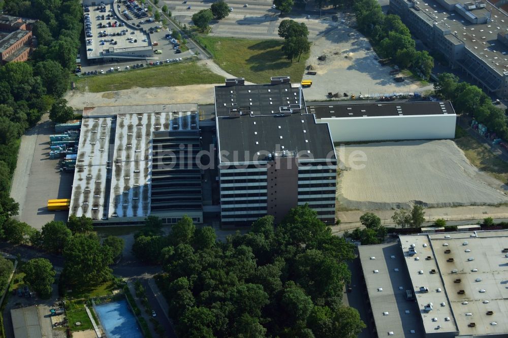 Luftaufnahme Berlin Spandau - Werksgelände der Bayerische Motoren Werke / BMW AG Motorrad Werk Am Juliusturm in Berlin - Spandau