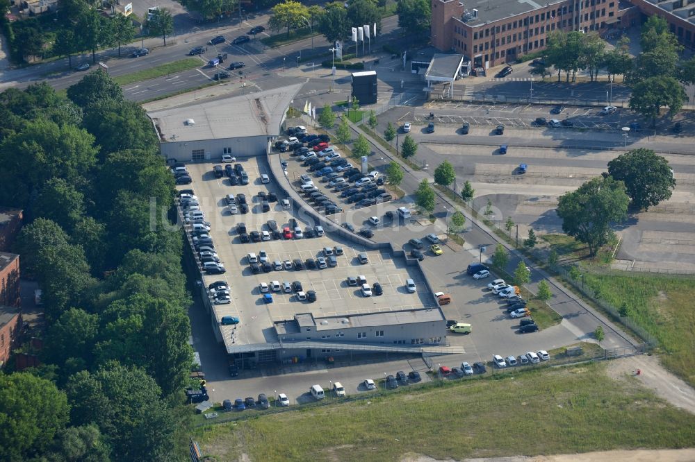 Berlin Spandau von oben - Werksgelände der Bayerische Motoren Werke / BMW AG Motorrad Werk Am Juliusturm in Berlin - Spandau