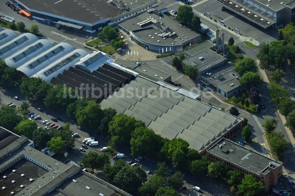 Luftaufnahme Berlin Spandau - Werksgelände der Bayerische Motoren Werke / BMW AG Motorrad Werk Am Juliusturm in Berlin - Spandau