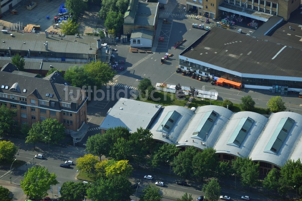 Berlin Spandau von oben - Werksgelände der Bayerische Motoren Werke / BMW AG Motorrad Werk Am Juliusturm in Berlin - Spandau