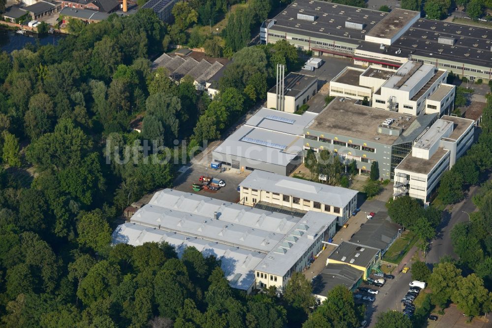 Berlin Spandau aus der Vogelperspektive: Werksgelände der Bayerische Motoren Werke / BMW AG Motorrad Werk Am Juliusturm in Berlin - Spandau