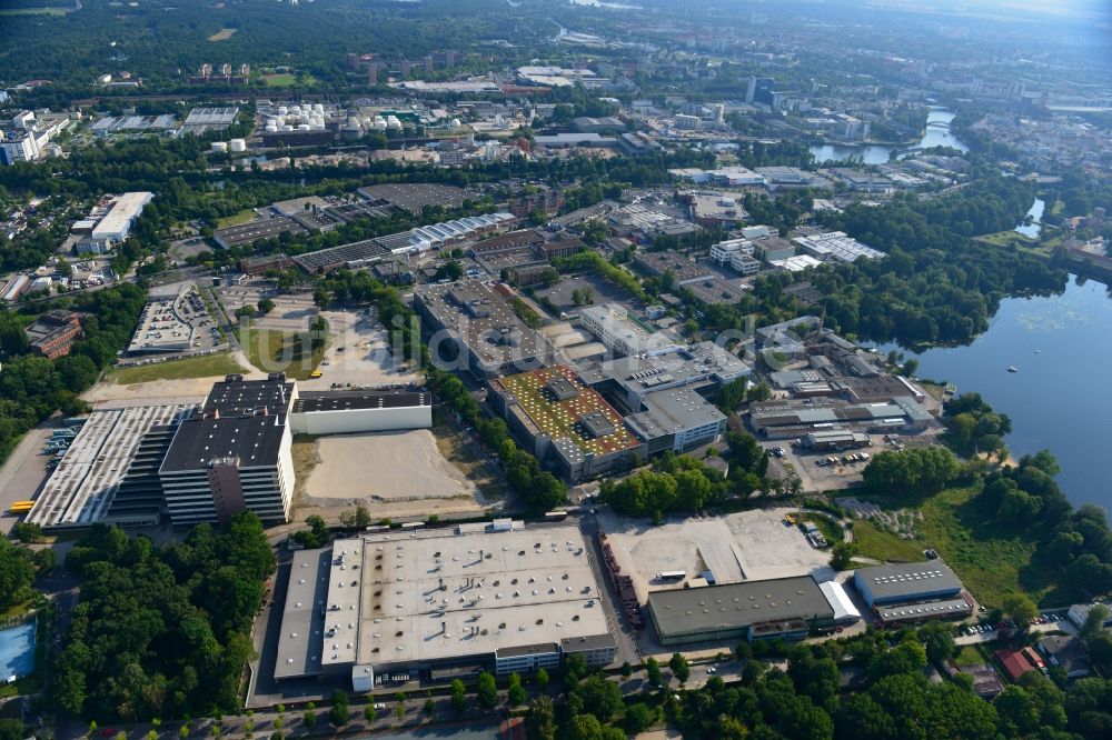 Berlin Spandau von oben - Werksgelände der Bayerische Motoren Werke / BMW AG Motorrad Werk Am Juliusturm in Berlin - Spandau