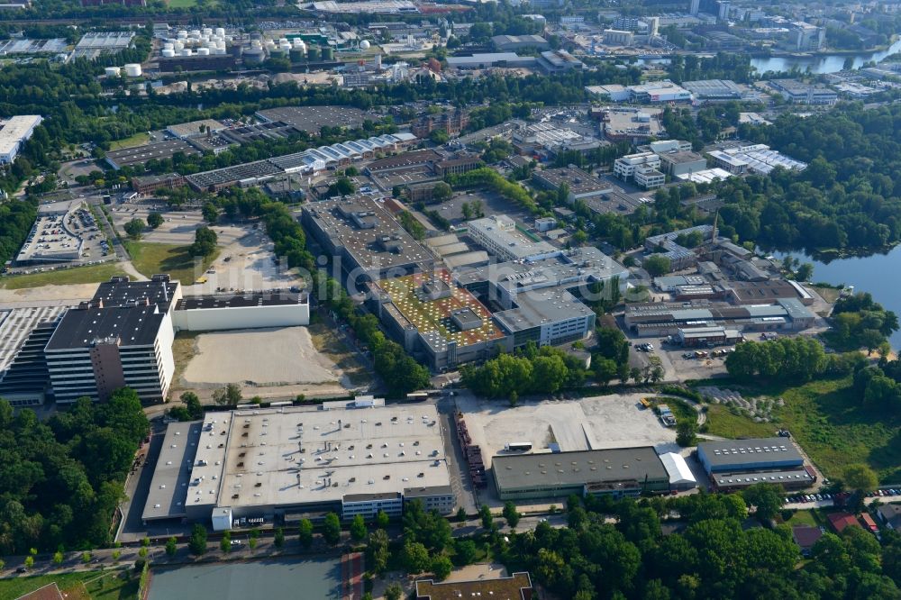 Berlin Spandau von oben - Werksgelände der Bayerische Motoren Werke / BMW AG Motorrad Werk Am Juliusturm in Berlin - Spandau