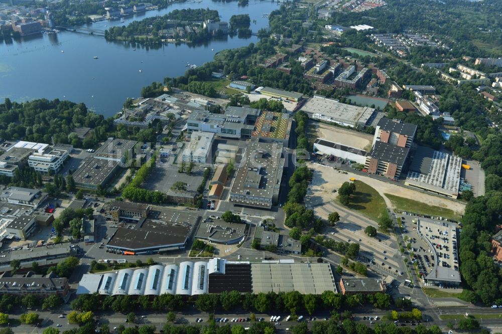 Luftaufnahme Berlin Spandau - Werksgelände der Bayerische Motoren Werke / BMW AG Motorrad Werk Am Juliusturm in Berlin - Spandau