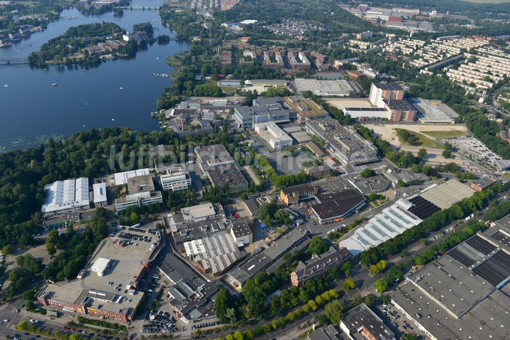 Berlin Spandau von oben - Werksgelände der Bayerische Motoren Werke / BMW AG Motorrad Werk Am Juliusturm in Berlin - Spandau