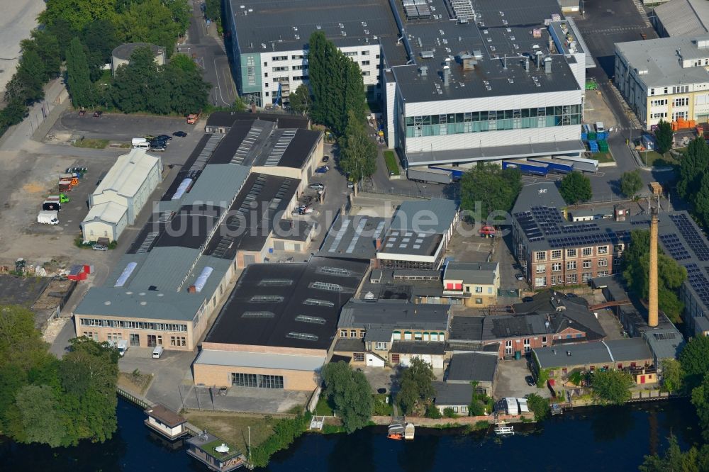 Berlin Spandau aus der Vogelperspektive: Werksgelände der Bayerische Motoren Werke / BMW AG Motorrad Werk Am Juliusturm in Berlin - Spandau