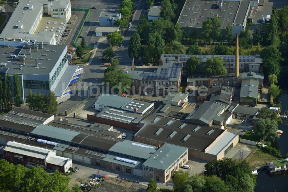 Berlin Spandau von oben - Werksgelände der Bayerische Motoren Werke / BMW AG Motorrad Werk Am Juliusturm in Berlin - Spandau