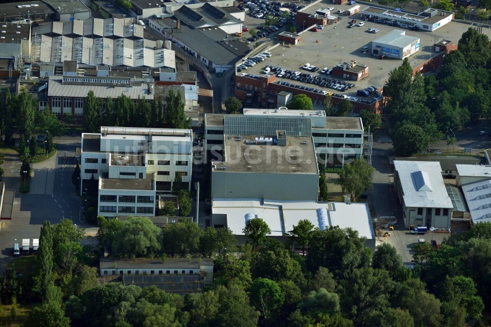 Berlin Spandau aus der Vogelperspektive: Werksgelände der Bayerische Motoren Werke / BMW AG Motorrad Werk Am Juliusturm in Berlin - Spandau