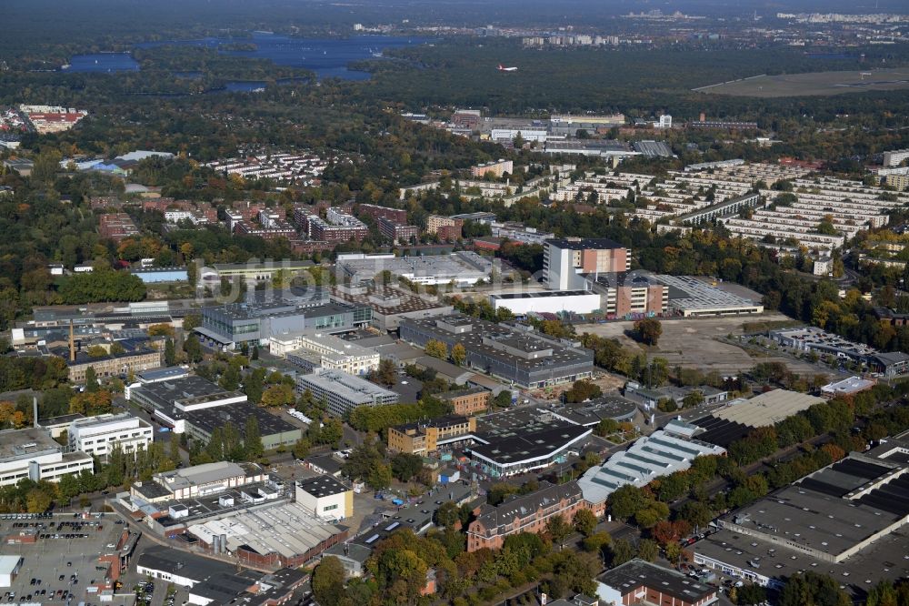 Luftaufnahme Berlin - Werksgelände der Bayerische Motoren Werke / BMW AG Motorrad Werk Am Juliusturm in Berlin - Spandau