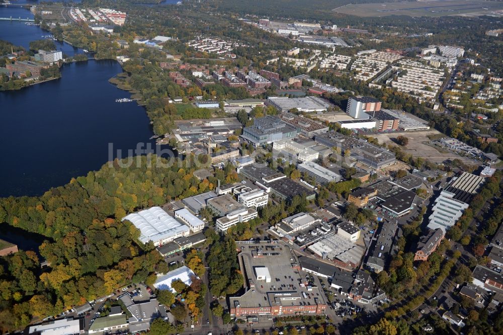 Berlin von oben - Werksgelände der Bayerische Motoren Werke / BMW AG Motorrad Werk Am Juliusturm in Berlin - Spandau