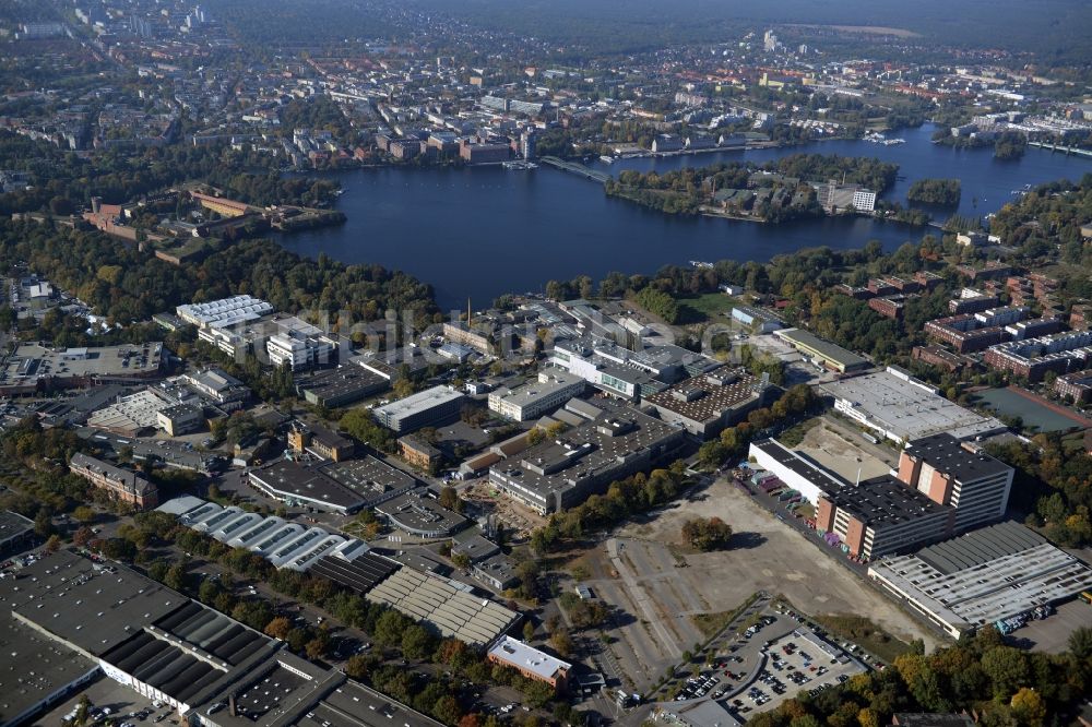 Luftaufnahme Berlin - Werksgelände der Bayerische Motoren Werke / BMW AG Motorrad Werk Am Juliusturm in Berlin - Spandau