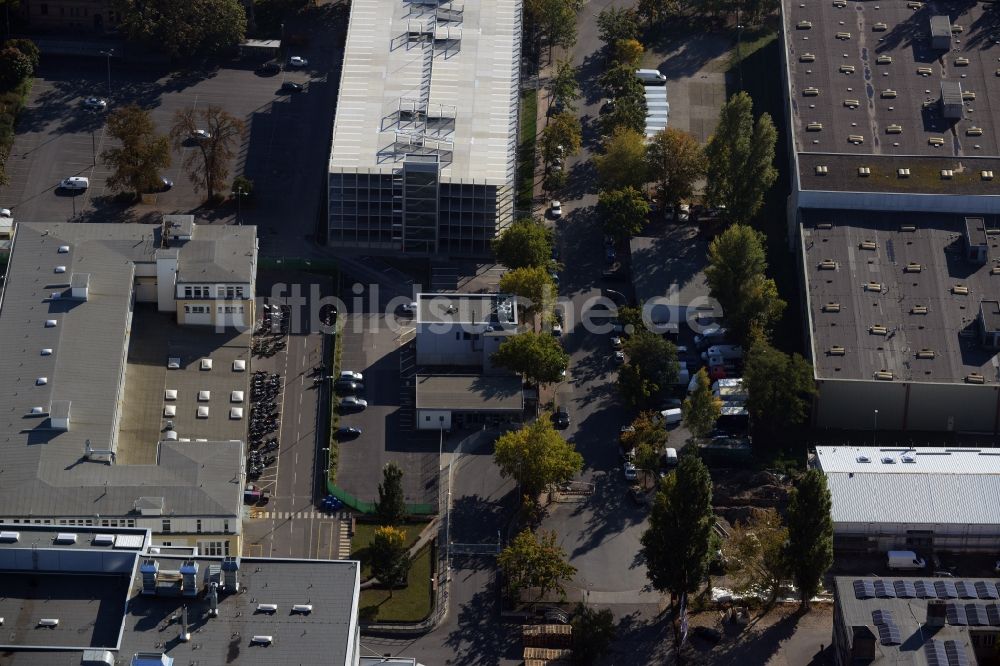 Berlin von oben - Werksgelände der Bayerische Motoren Werke / BMW AG Motorrad Werk Am Juliusturm in Berlin - Spandau